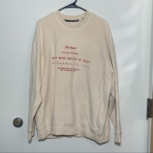 Levi’s cream sweatshirt